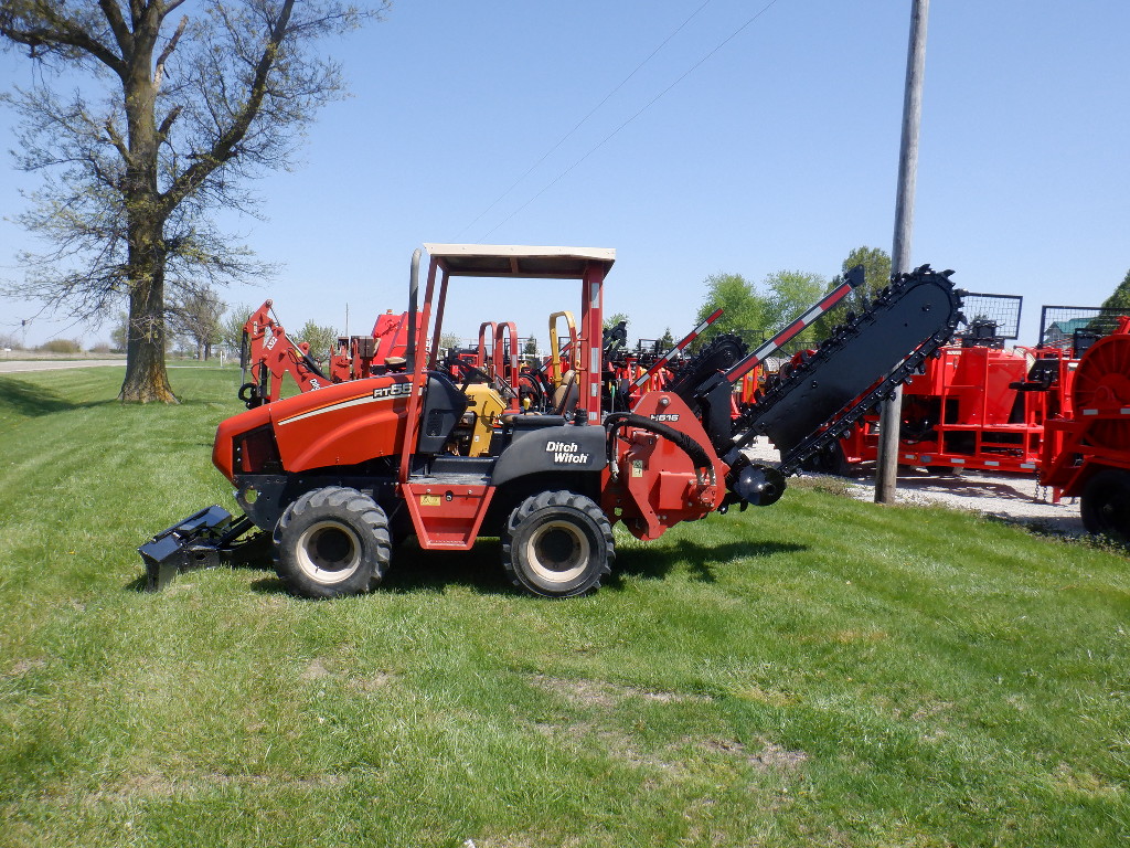 USED 2014 DITCH WITCH RT55 RIDE-ON TRENCHER EQUIPMENT #3975