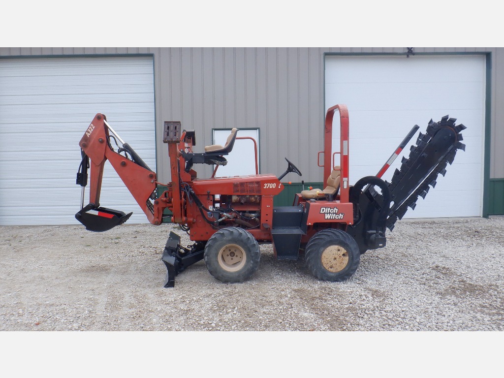 USED 2002 DITCH WITCH 3700 RIDE-ON TRENCHER EQUIPMENT #3986