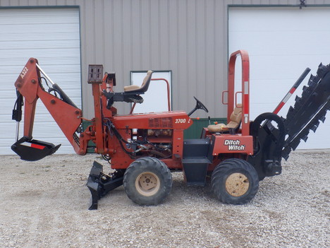 USED 2002 DITCH WITCH 3700 RIDE-ON TRENCHER EQUIPMENT #3986-1