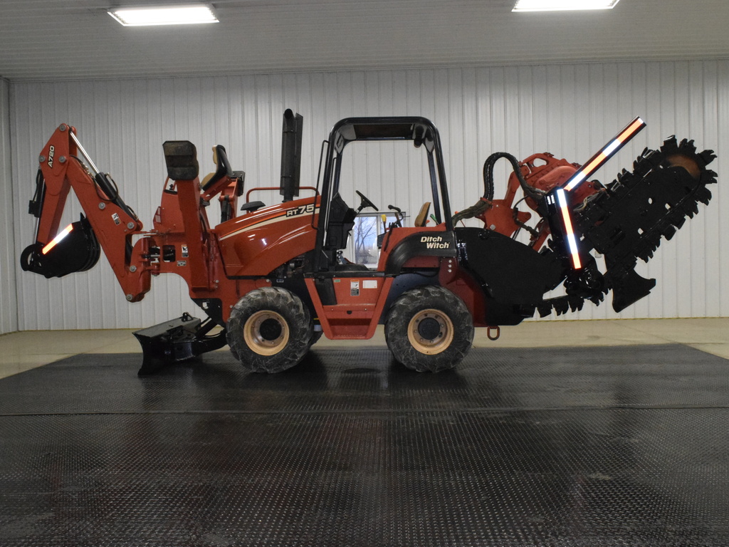USED 2007 DITCH WITCH RT75 RIDE-ON TRENCHER - VIBRATORY PLOW EQUIPMENT #3996