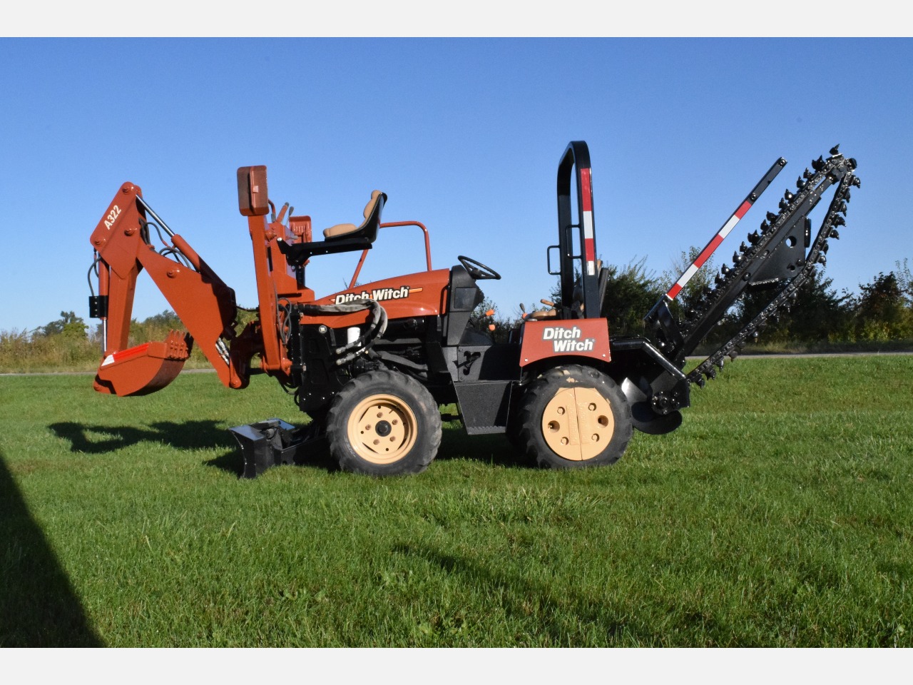USED 2004 DITCH WITCH RT36 RIDE-ON TRENCHER EQUIPMENT #4010