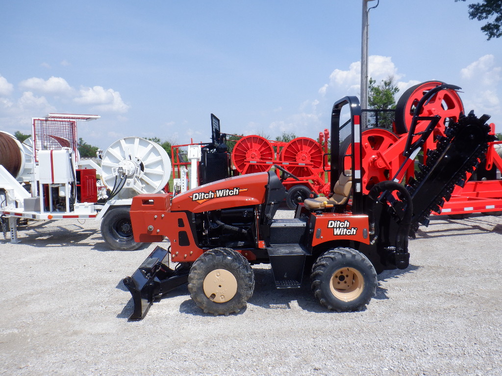 USED 2005 DITCH WITCH RT40 RIDE-ON TRENCHER EQUIPMENT #4016