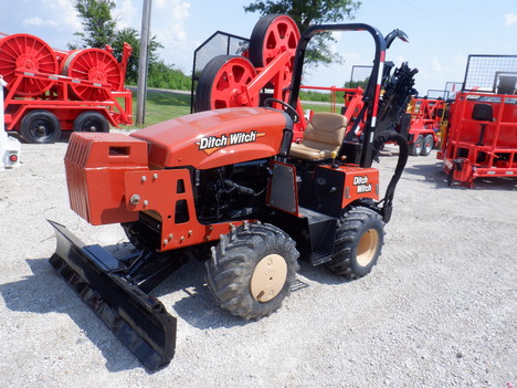 USED 2005 DITCH WITCH RT40 RIDE-ON TRENCHER EQUIPMENT #4016-2