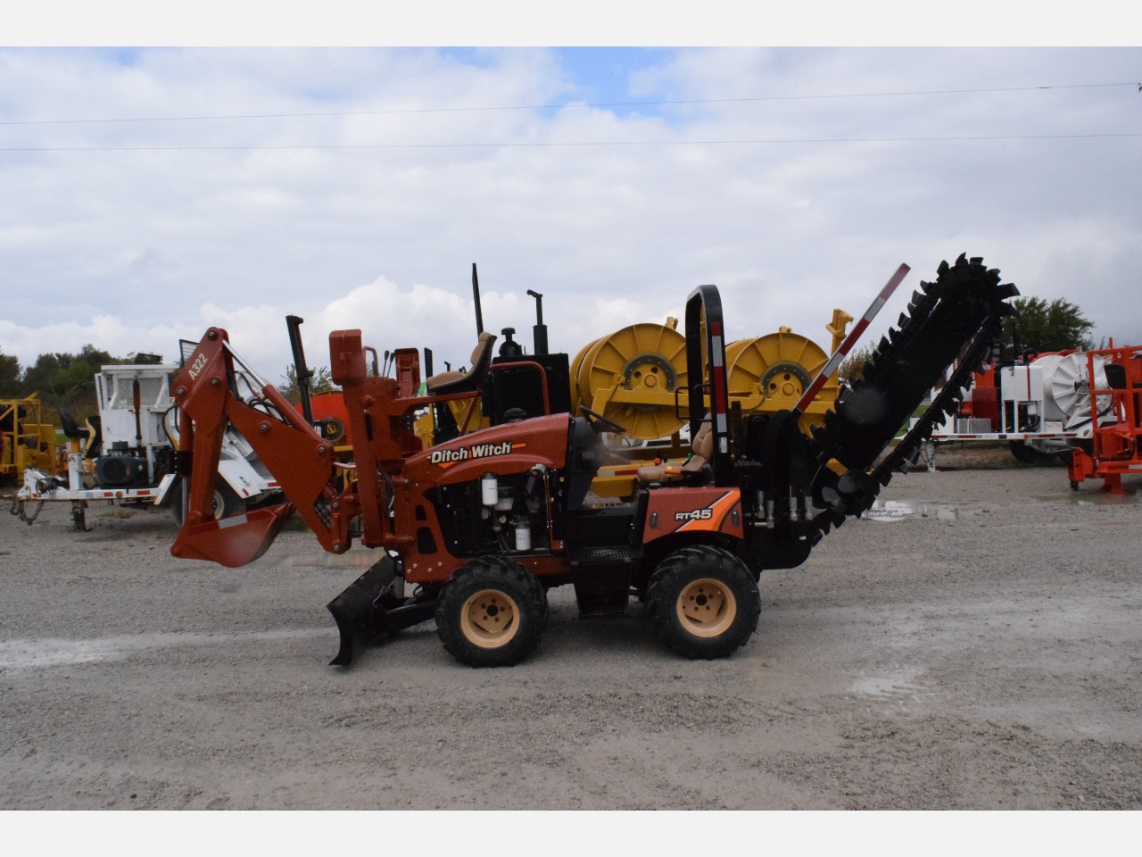 2015 DITCH WITCH rt45 Ride-On Trencher #1