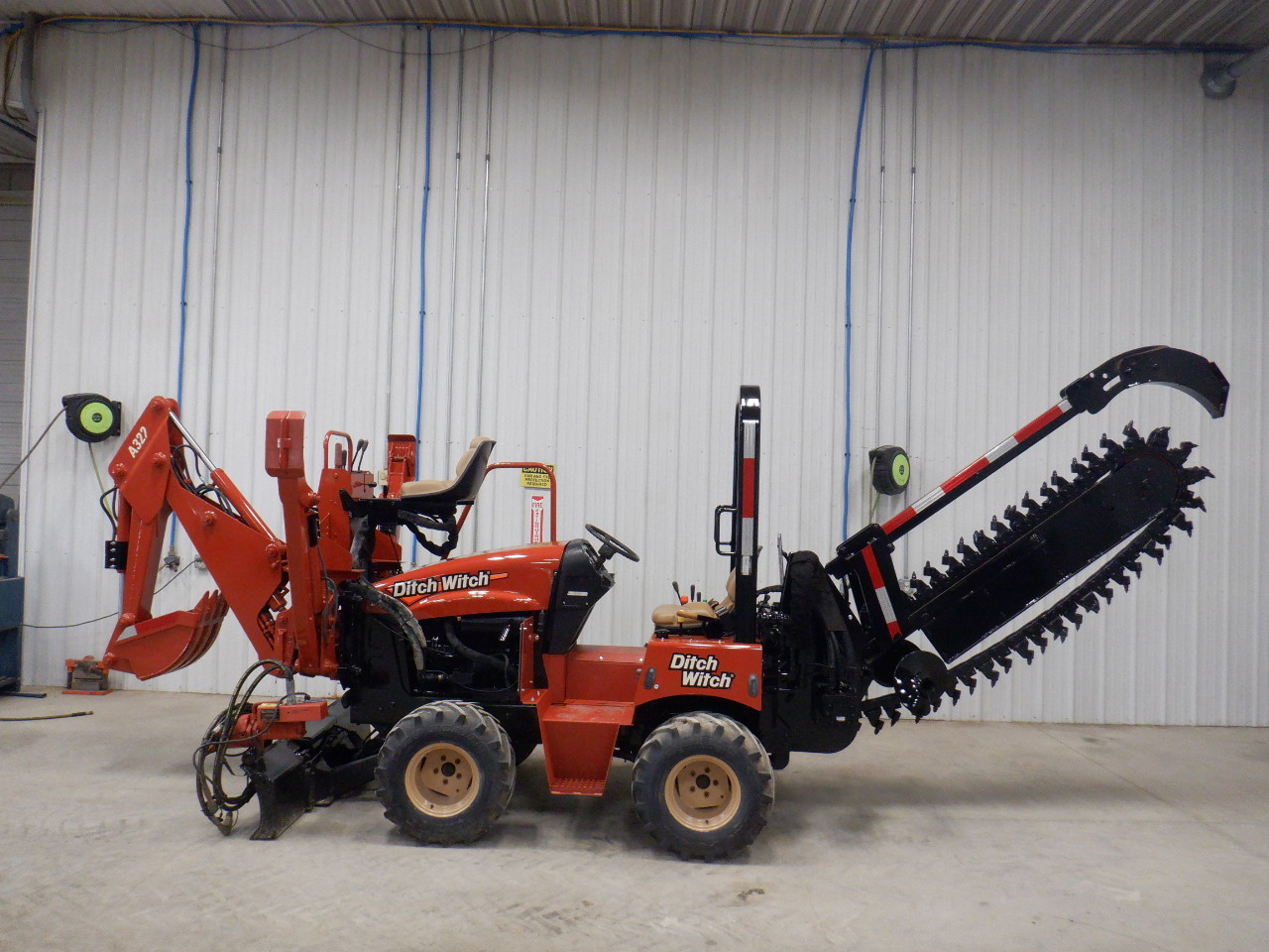 2007 DITCH WITCH rt40 Ride-On Trencher #1