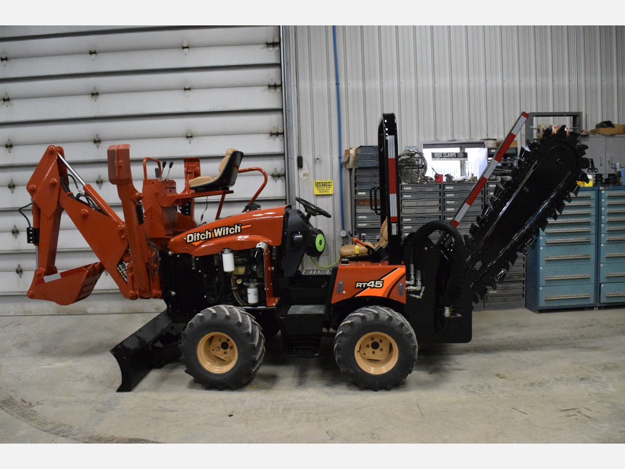 2020 DITCH WITCH rt45 Ride-On Trencher #1