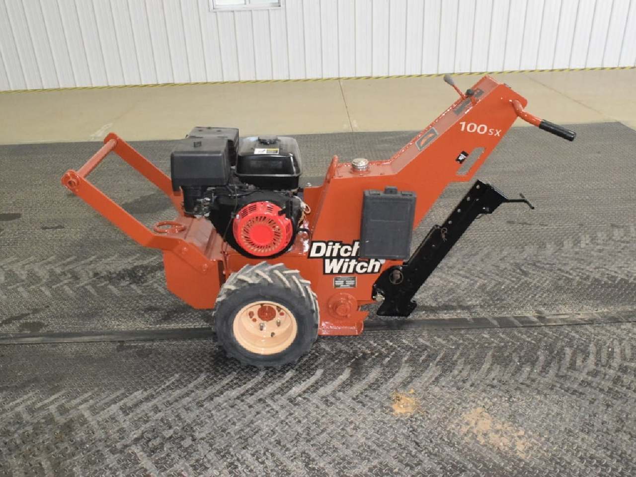 1996 DITCH WITCH 100SX Walk-Behind Vibratory Plow #1 1996 DITCH WITCH 100SX Walk-Behind Vibratory Plow #1