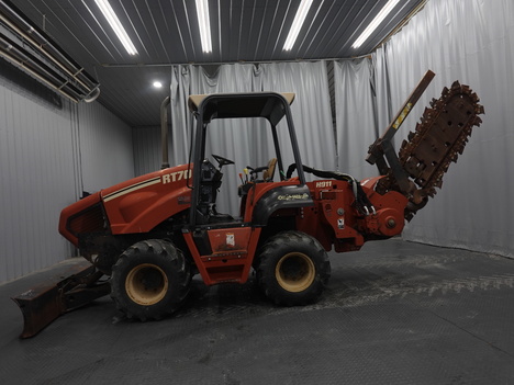 2001-ditch-witch-rt70-ride-on-trencher #4886