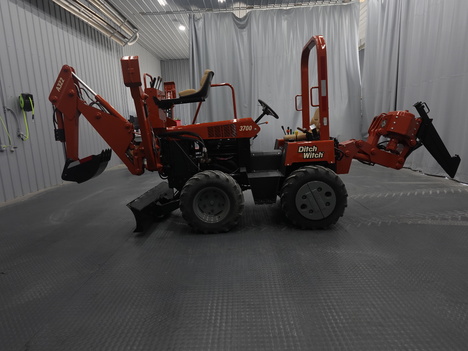 2000-ditch-witch-3700-ride-on-trencher #4920