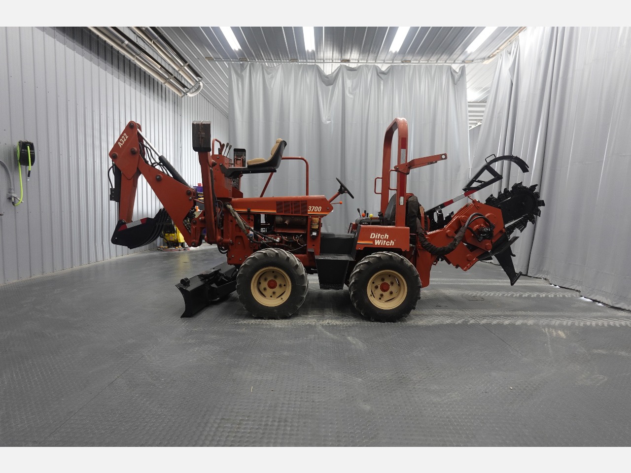 2003 DITCH WITCH 3700 Ride-On Trencher #1 2003 DITCH WITCH 3700 Ride-On Trencher #1
