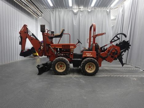 2003-ditch-witch-3700-ride-on-trencher #4953