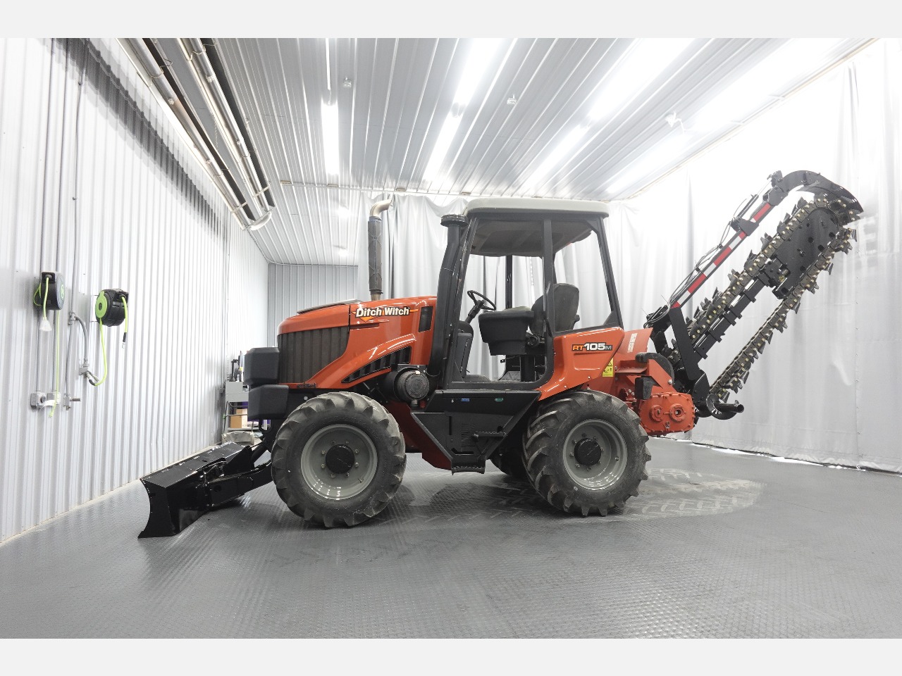 2017 DITCH WITCH RT105M Ride-On Trencher #1 2017 DITCH WITCH RT105M Ride-On Trencher #1
