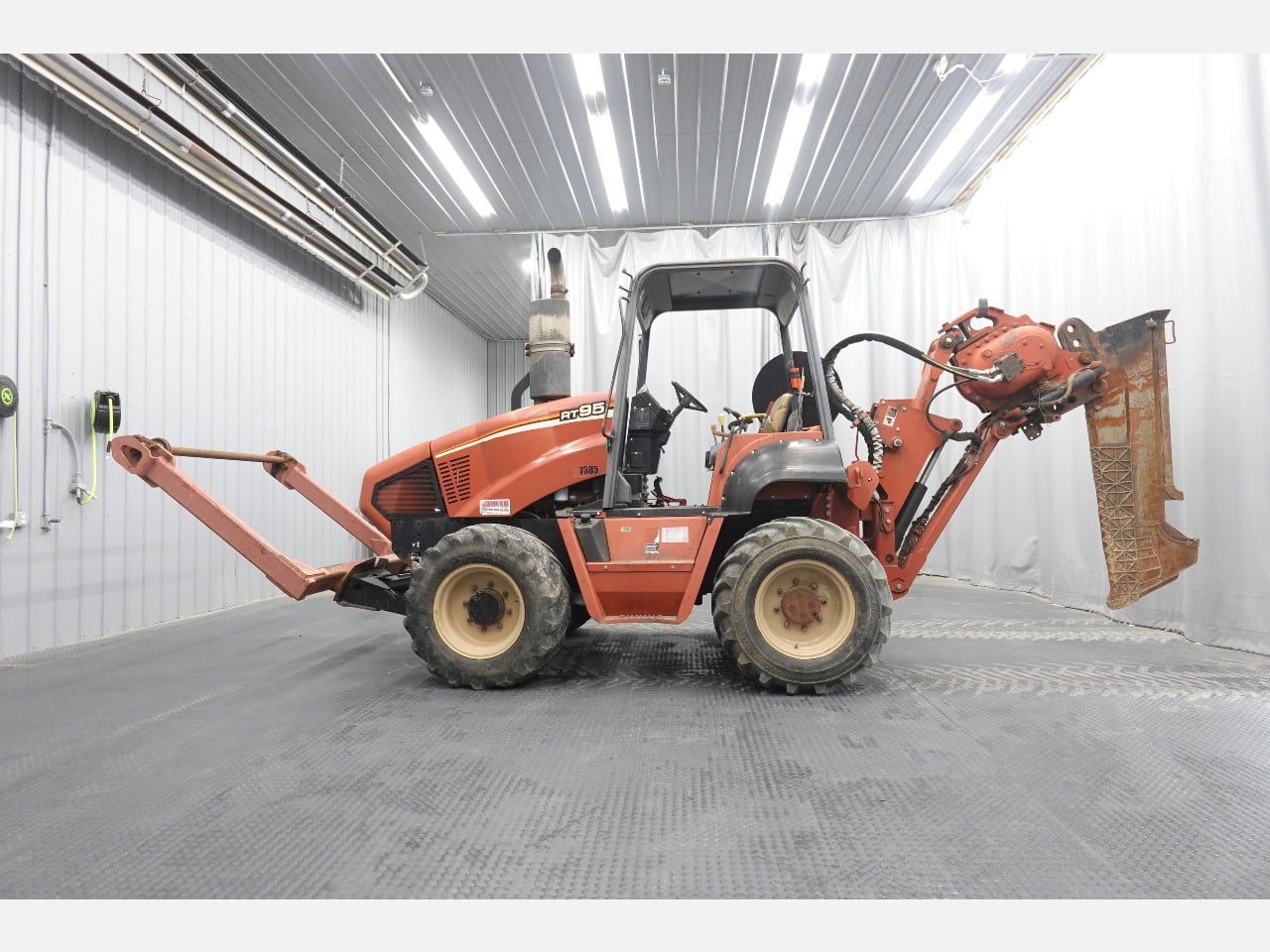 2005 DITCH WITCH RT95 Ride-On Vibratory Plow #1 2005 DITCH WITCH RT95 Ride-On Vibratory Plow #1