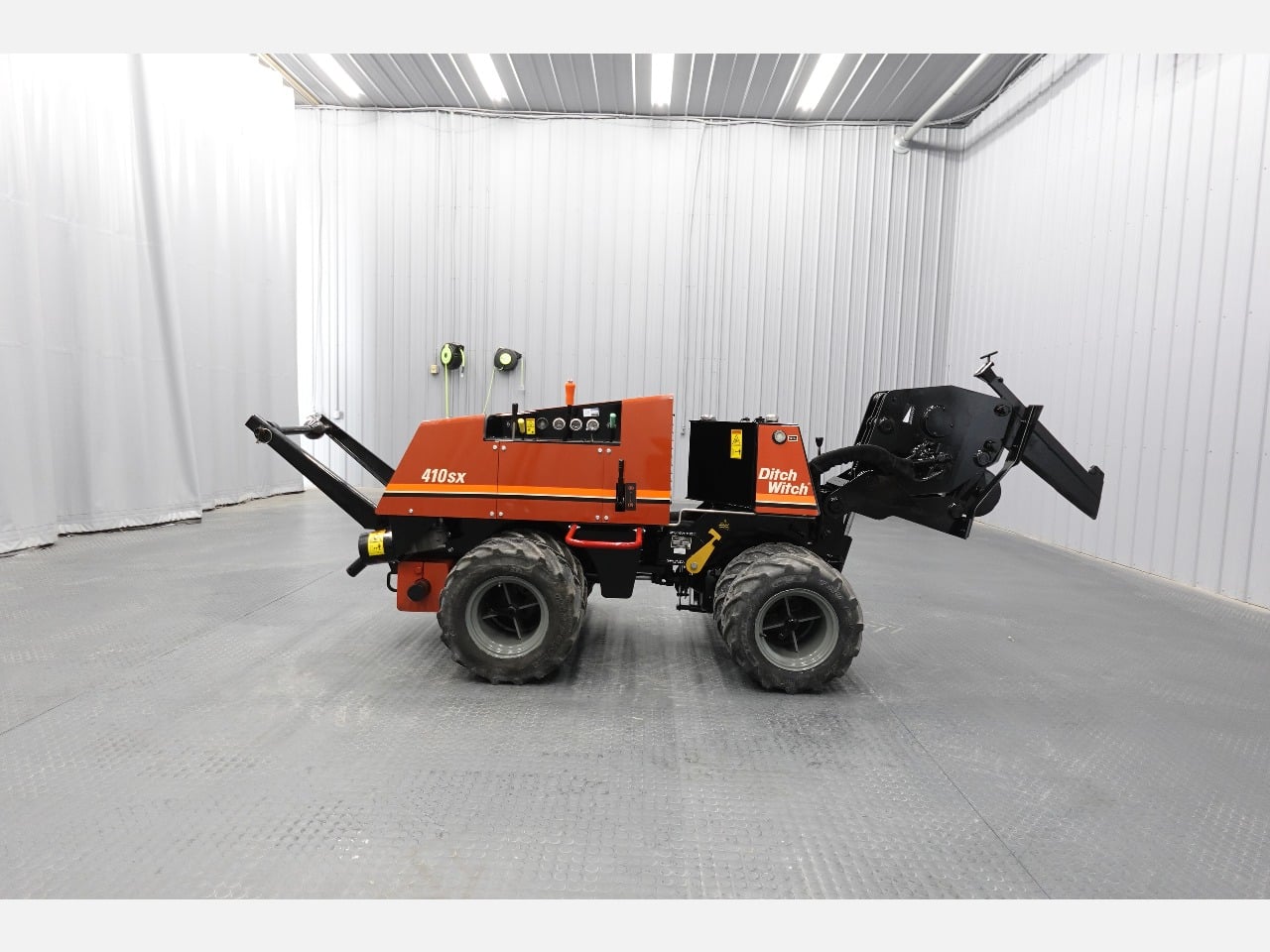 2000 DITCH WITCH 410SX Walk-Beside Trencher - Vibratory Plow #1 2000 DITCH WITCH 410SX Walk-Beside Trencher - Vibratory Plow #1
