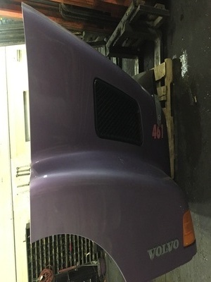 2000 VOLVO VNL Hood #1654