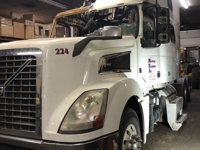 2008 VOLVO VT64T880 Hood #2228