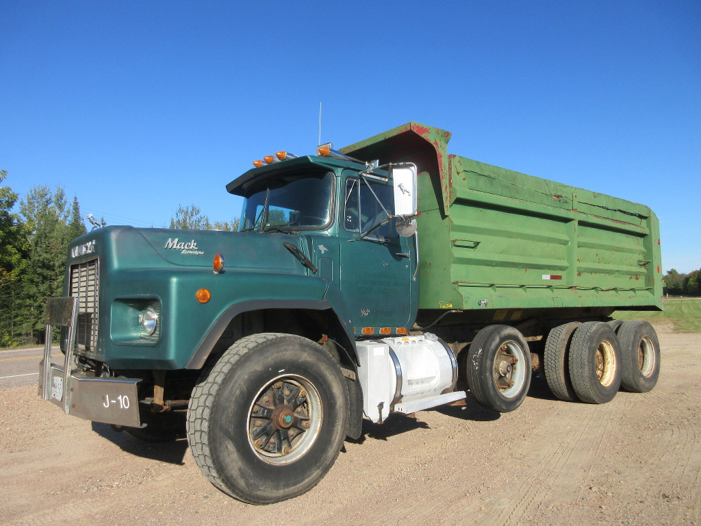 Mack Rb688s 1990 MACK RB688S TRI-AXLE DUMP TRUCK FOR SALE #2979