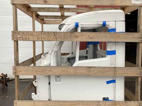  PETERBILT 587 Cab #3026