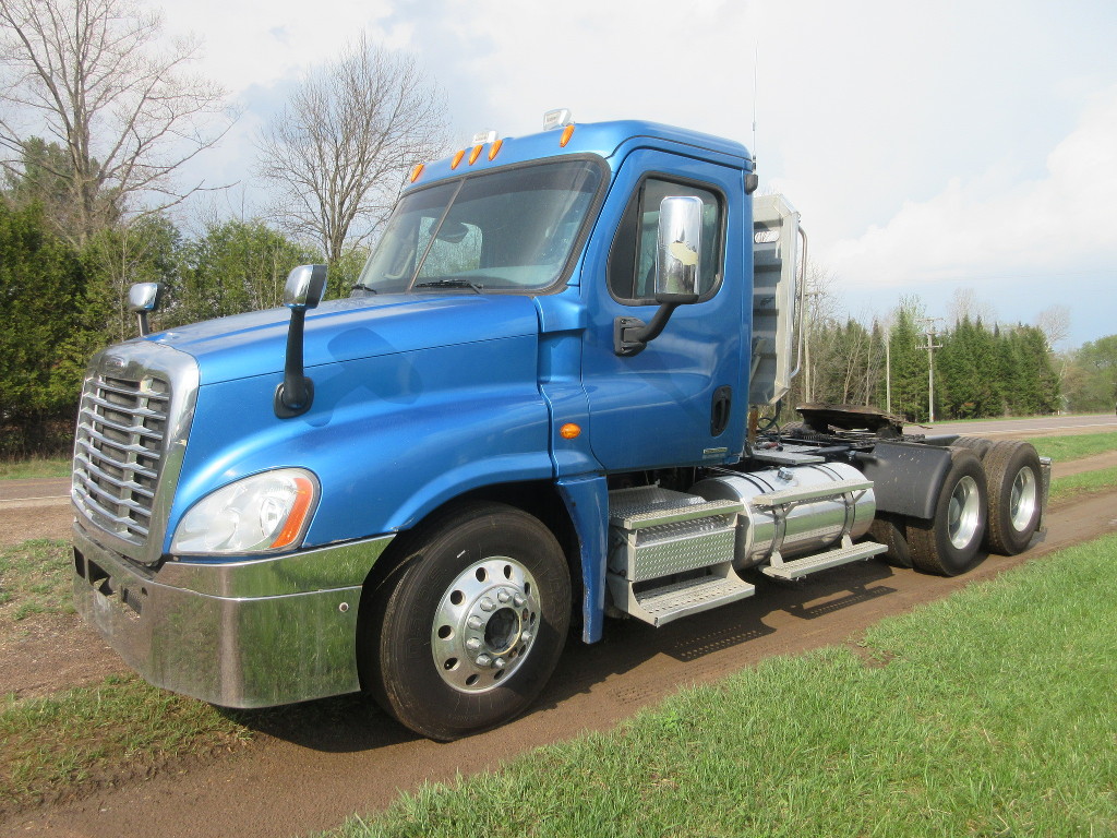 2009 FREIGHTLINER CA125DC Tandem Axle Daycab #1