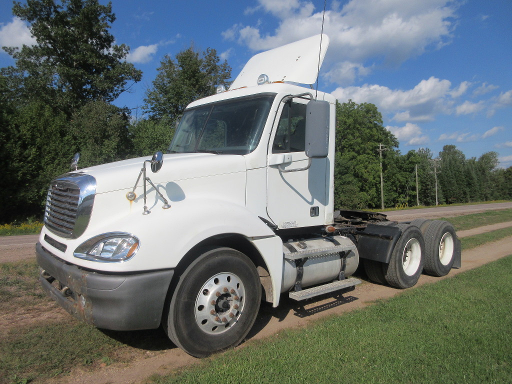 2007 FREIGHTLINER Columbia Tandem Axle Daycab #1