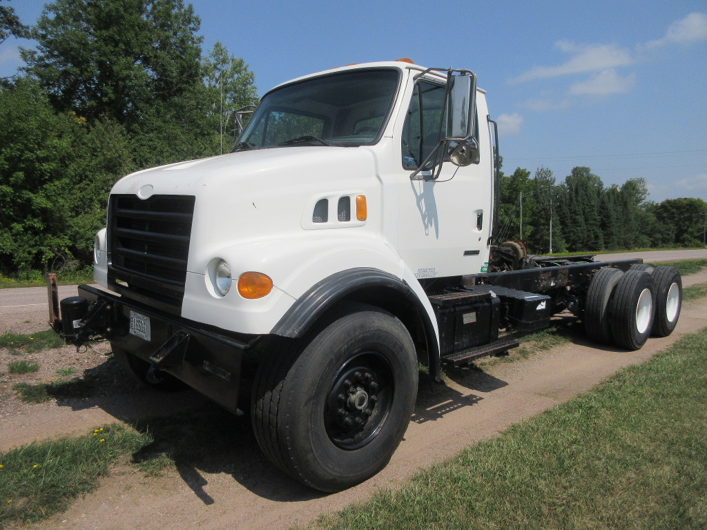 2000 STERLING L7501 Cab Chassis Truck #1