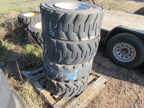  TITAN ATTACHMENTS HD2000 II Tire #3655