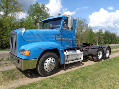 2000 FREIGHTLINER FLD120 Daycab #4061