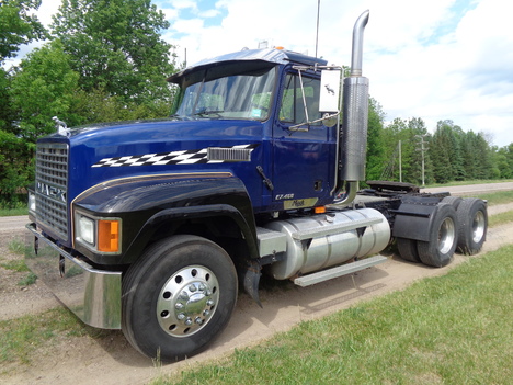 2001 MACK CH613 Daycab #4065