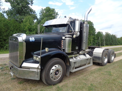 2000 FREIGHTLINER FLD120SD Daycab #4092