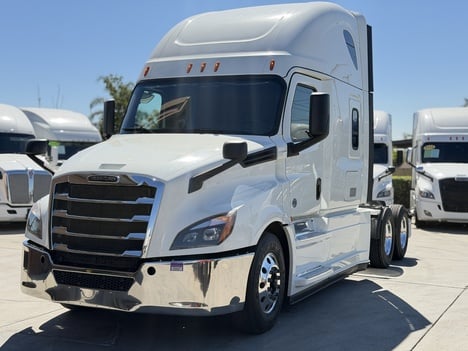 2020-freightliner-cascadia-tandem-axle-sleeper #1310