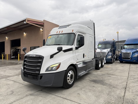 2019 FREIGHTLINER CASCADIA Tandem Axle Sleeper #1320