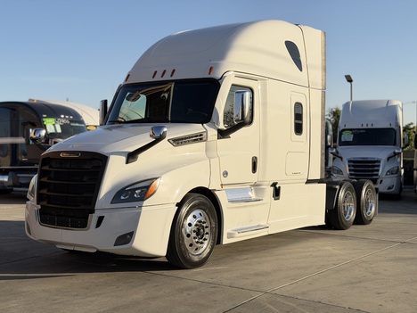 2022-freightliner-cascadia-tandem-axle-sleeper #1353