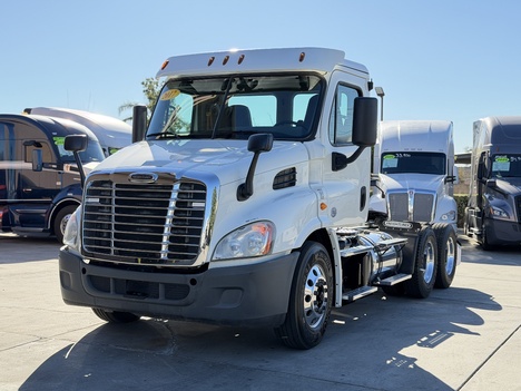 2017-freightliner-cascadia-tandem-axle-daycab #1355