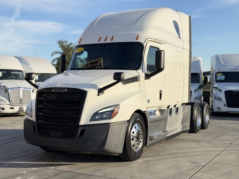 2019-freightliner-cascadia-tandem-axle-sleeper #1363