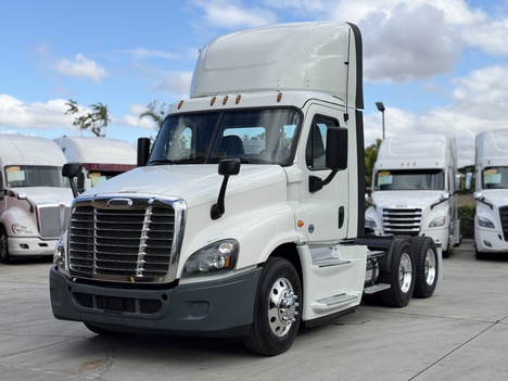 2019 FREIGHTLINER CASCADIA Tandem Axle Daycab #1367