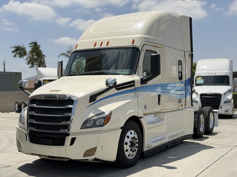 2020-freightliner-cascadia-tandem-axle-sleeper #1380