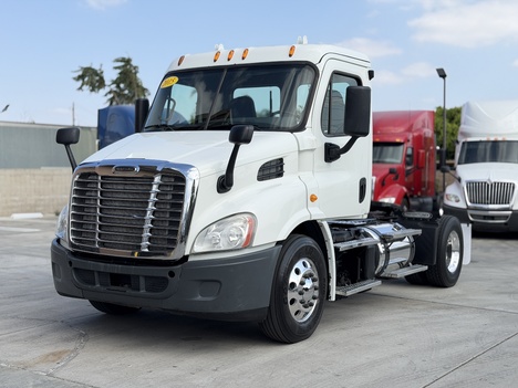 2015 FREIGHTLINER CASCADIA Single Axle Daycab #1384