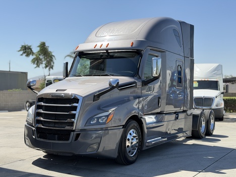 2022-freightliner-cascadia-tandem-axle-sleeper #1393