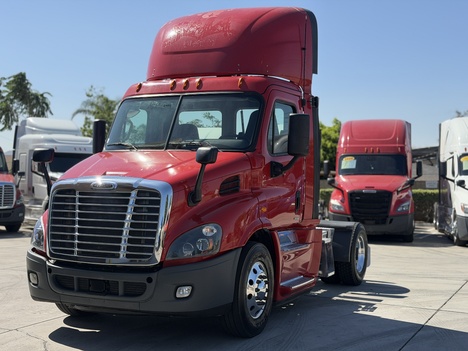 2017-freightliner-cascadia-single-axle-daycab #1408