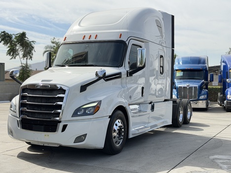 2019-freightliner-cascadia-tandem-axle-sleeper #1410