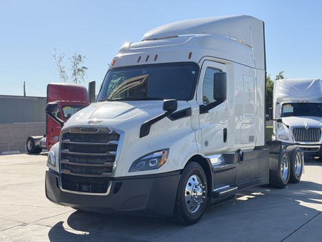 2019 FREIGHTLINER CASCADIA Tandem Axle Sleeper #1413