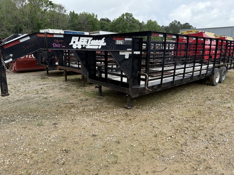 2012 DIAMOND C 26' gooseneck tire trail Gooseneck Trailer #30422