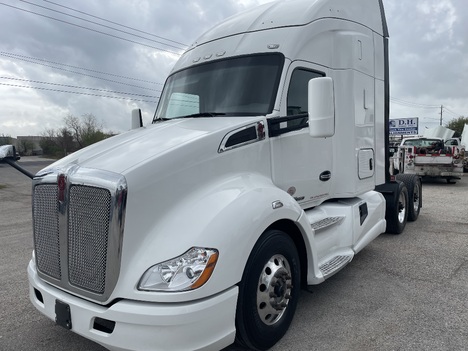 2018 KENWORTH T680 Tandem Axle Sleeper