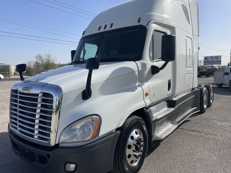 2016 FREIGHTLINER CASCADIA Tandem Axle Sleeper