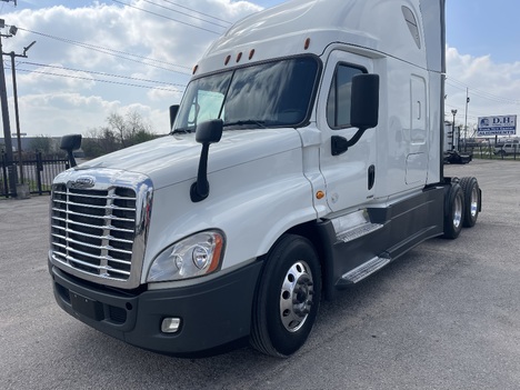2016 FREIGHTLINER CASCADIA Tandem Axle Sleeper