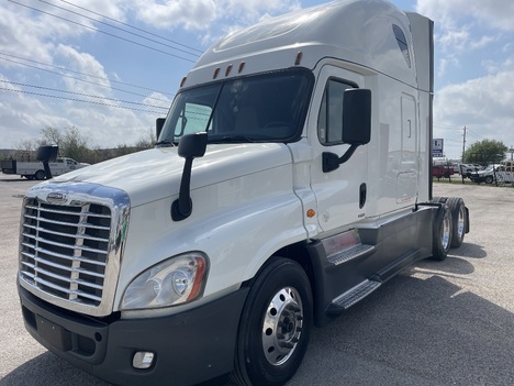 2016 FREIGHTLINER CASCADIA Tandem Axle Sleeper