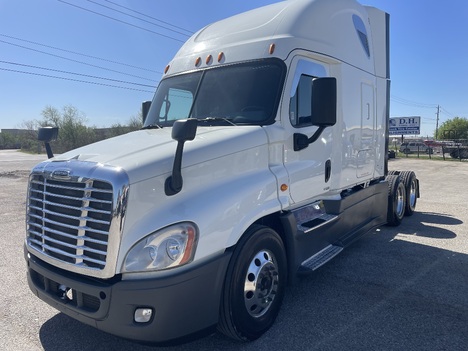 2016 FREIGHTLINER CASCADIA Tandem Axle Sleeper