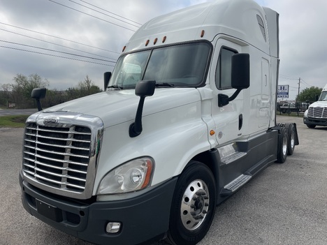 2016 FREIGHTLINER CASCADIA Tandem Axle Sleeper