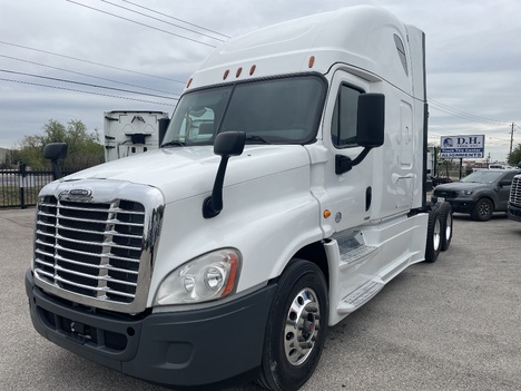 2018 FREIGHTLINER CASCADIA Tandem Axle Sleeper