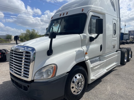2016 FREIGHTLINER CASCADIA Tandem Axle Sleeper